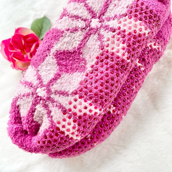 New with tags CUDDL DUDS SHERPA LINED LOUNGE SOCKS w/PLUSHFILL SUPER COMFORTABLE - Picture 2 of 3